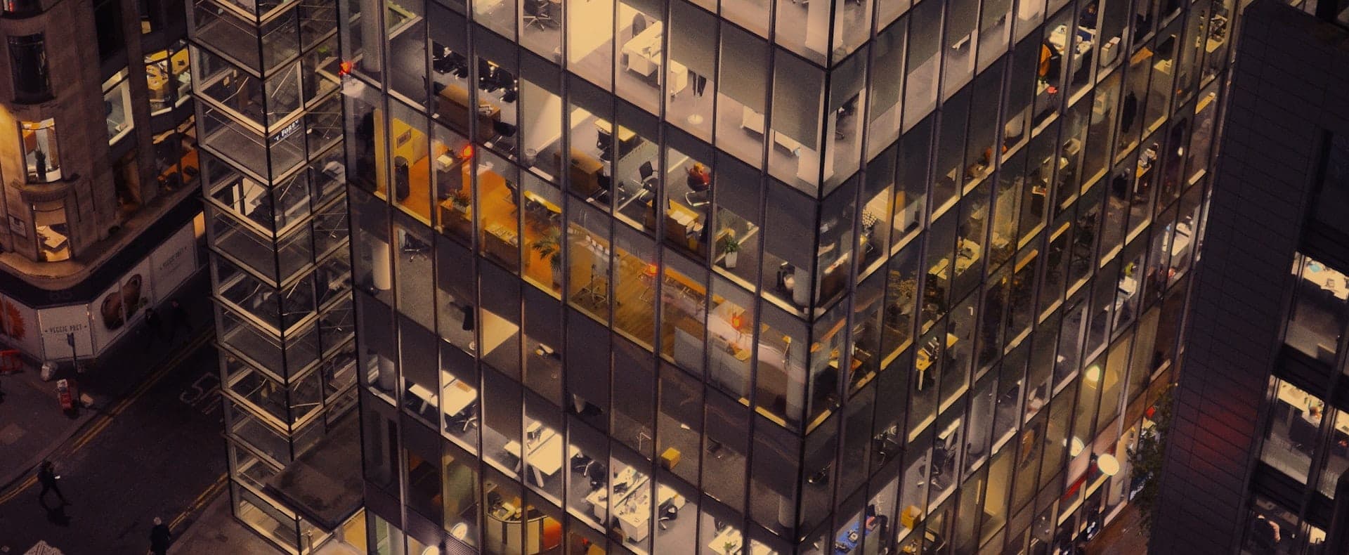 Entwicklerteam bei der Entwicklung von Banking-Software